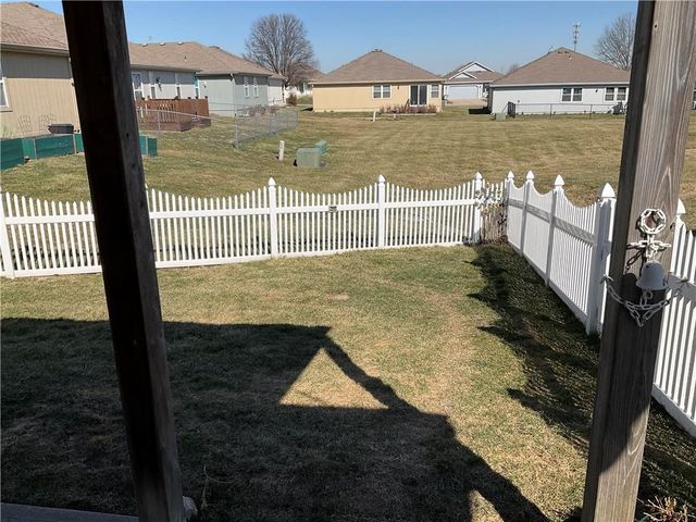 702 Twilight Court, Raymore, MO 64083