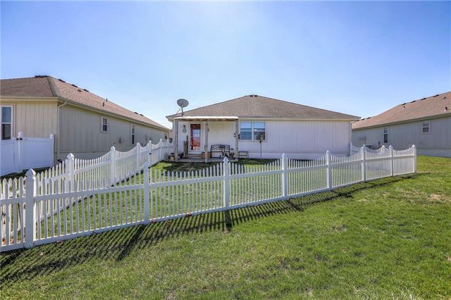 702 Twilight Court, Raymore, MO 64083