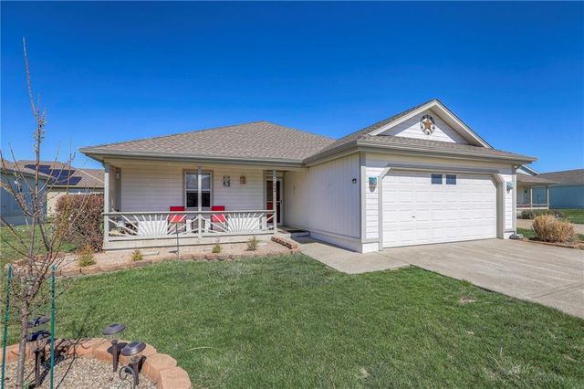 702 Twilight Court, Raymore, MO 64083