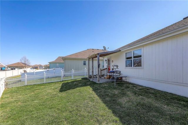 702 Twilight Court, Raymore, MO 64083