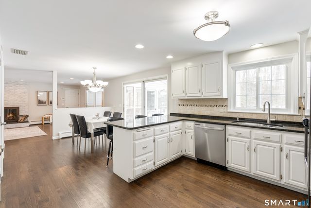 7 Hadley Drive, Avon, CT 06001