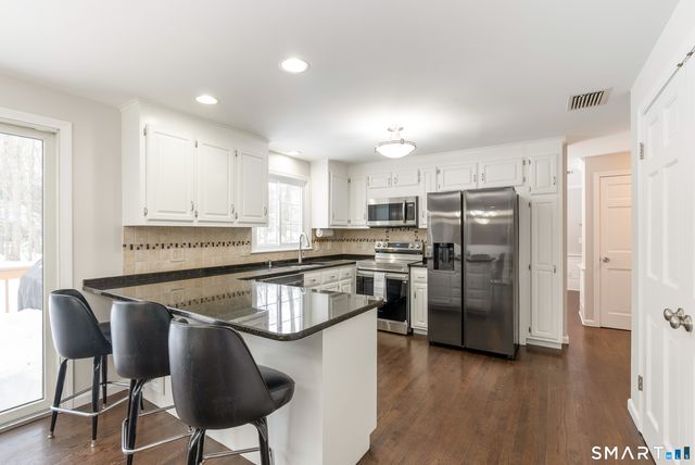 7 Hadley Drive, Avon, CT 06001