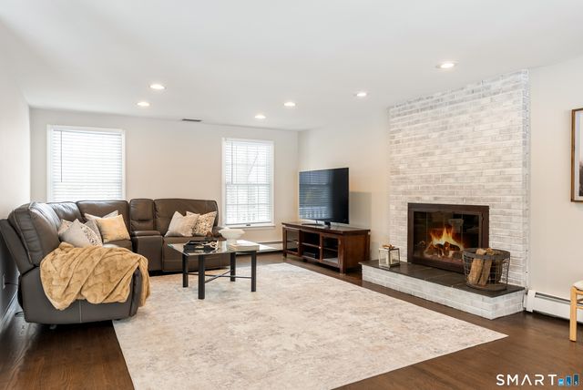 7 Hadley Drive, Avon, CT 06001