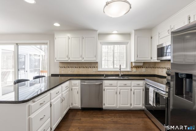 7 Hadley Drive, Avon, CT 06001