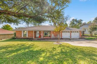 8013 Carrick Street, Benbrook, TX 76116