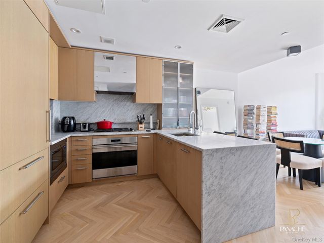300 W 122nd Street 6N, New York (manhattan), NY 10027