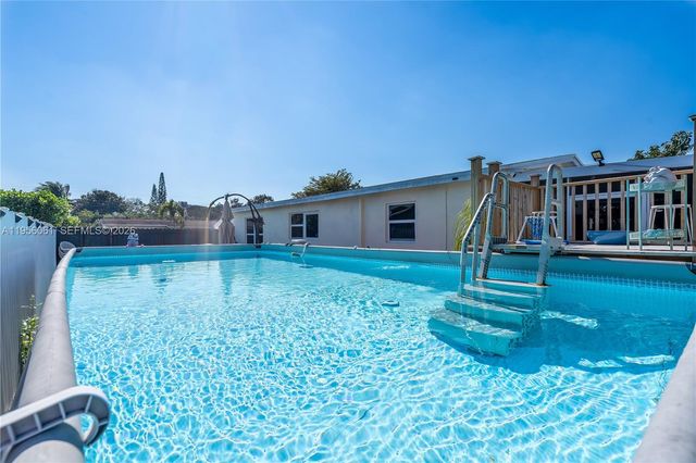 1031 NE 213th Ter, Miami, FL 33179