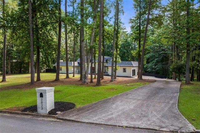 2023 Stoneleigh Drive, Stone Mountain, GA 30087