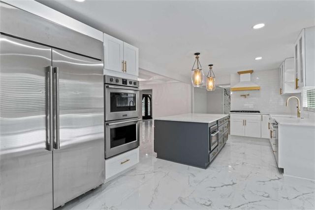 2023 Stoneleigh Drive, Stone Mountain, GA 30087