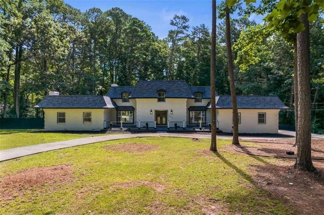 2023 Stoneleigh Drive, Stone Mountain, GA 30087