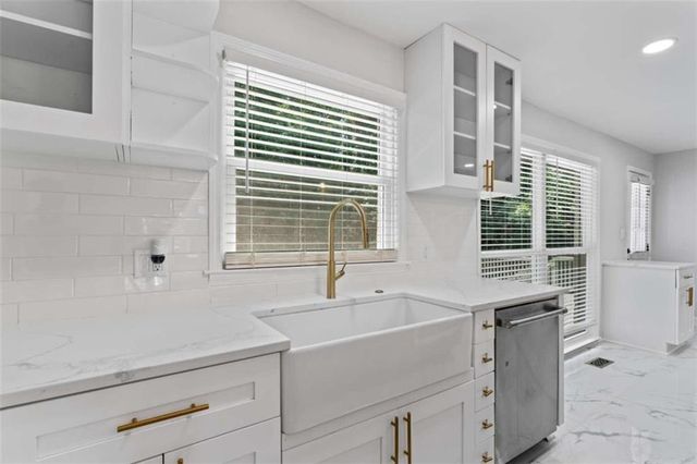 2023 Stoneleigh Drive, Stone Mountain, GA 30087