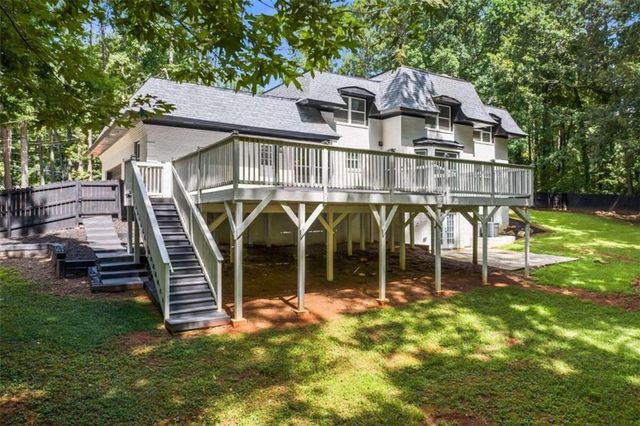 2023 Stoneleigh Drive, Stone Mountain, GA 30087