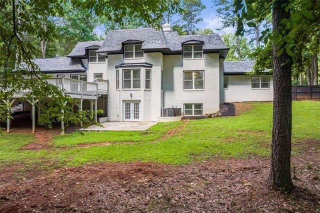 2023 Stoneleigh Drive, Stone Mountain, GA 30087