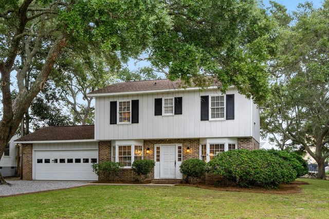 313 N Oak Dr., Surfside Beach, SC 29575