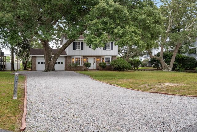313 N Oak Dr., Surfside Beach, SC 29575