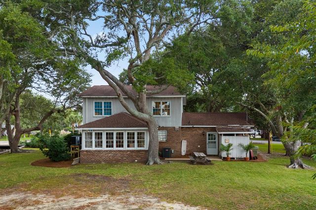 313 N Oak Dr., Surfside Beach, SC 29575