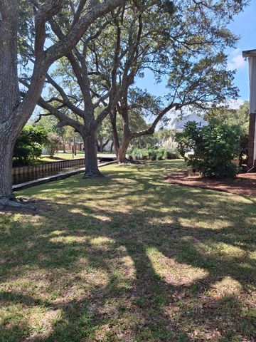 313 N Oak Dr., Surfside Beach, SC 29575