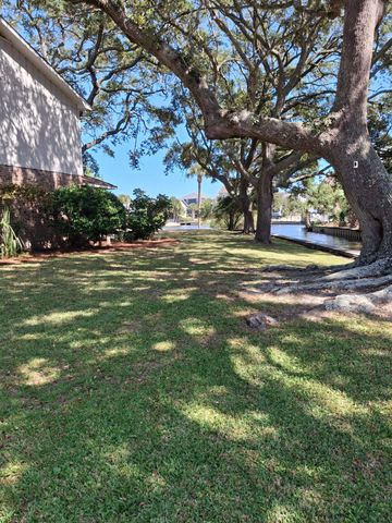 313 N Oak Dr., Surfside Beach, SC 29575