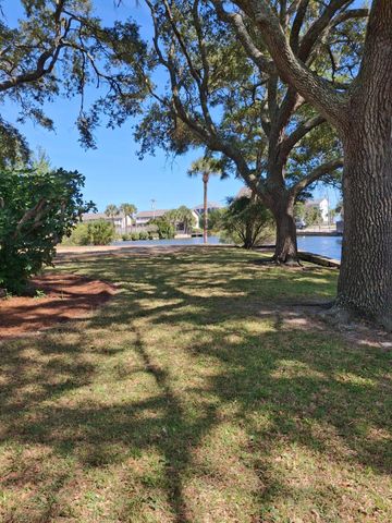 313 N Oak Dr., Surfside Beach, SC 29575