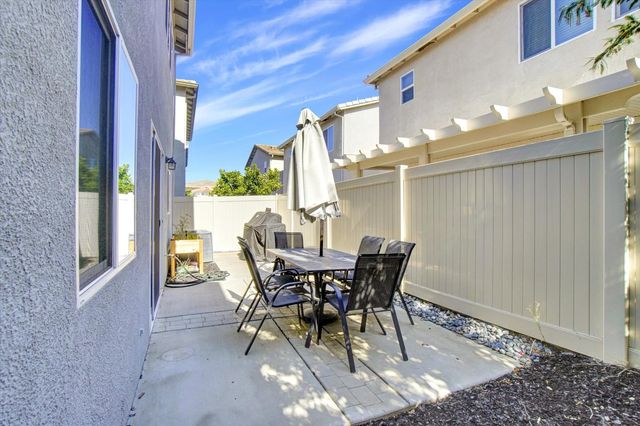 1328 Altaparke Ave, Sacramento, CA 95834