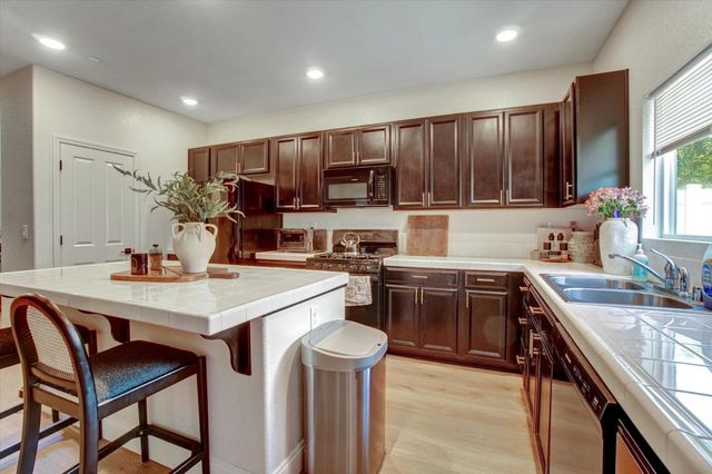 1328 Altaparke Ave, Sacramento, CA 95834