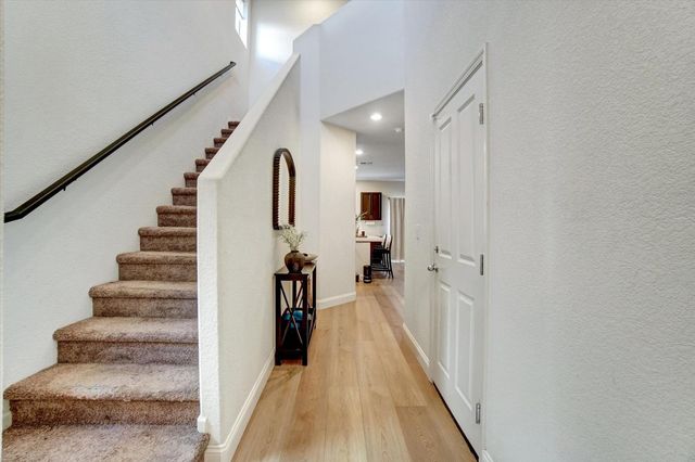 1328 Altaparke Ave, Sacramento, CA 95834