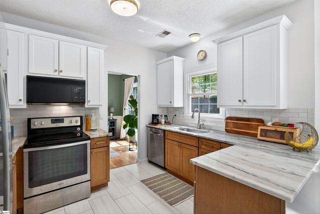 8 Twickenham Drive, Greenville, SC 29615