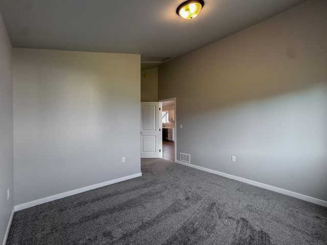 1123 Jill Drive W, West Fargo, ND 58078