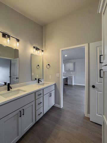 1123 Jill Drive W, West Fargo, ND 58078