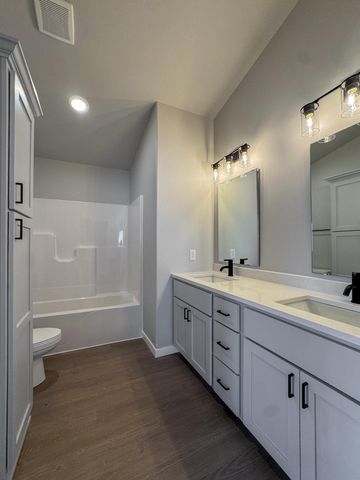 1123 Jill Drive W, West Fargo, ND 58078