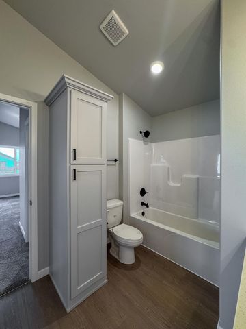 1123 Jill Drive W, West Fargo, ND 58078