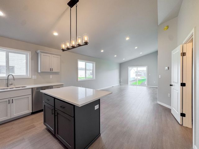 1123 Jill Drive W, West Fargo, ND 58078