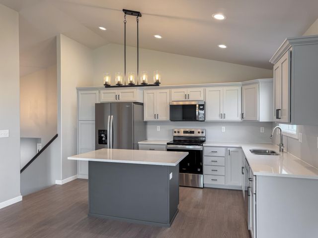 1123 Jill Drive W, West Fargo, ND 58078