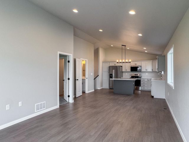 1123 Jill Drive W, West Fargo, ND 58078