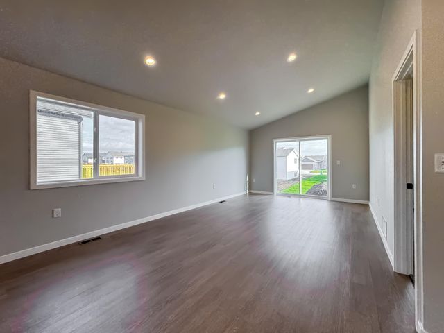 1123 Jill Drive W, West Fargo, ND 58078