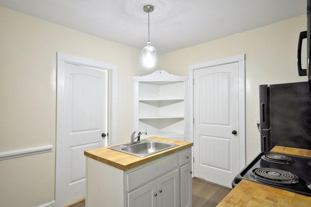 610 Greenwood Ave Apt A, Clarksville, TN 37040