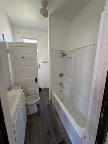 830 Madison Avenue, Evansville, IN 47715