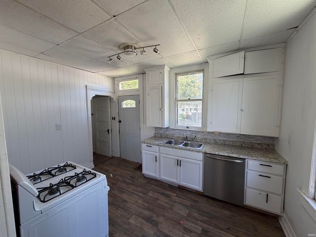 830 Madison Avenue, Evansville, IN 47715