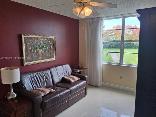 1200 St Charles Place L19, Pembroke Pines, FL 33026