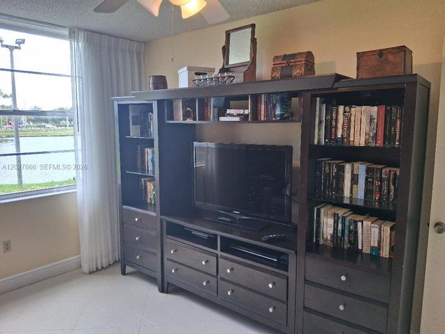 1200 St Charles Place L19, Pembroke Pines, FL 33026