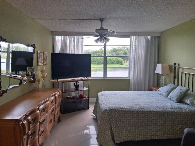 1200 St Charles Place L19, Pembroke Pines, FL 33026