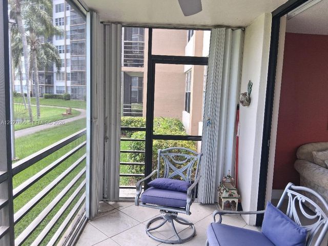 1200 St Charles Place L19, Pembroke Pines, FL 33026