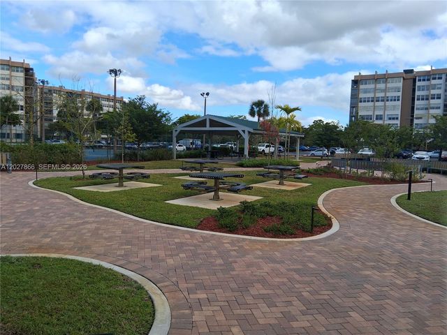 1200 St Charles Place L19, Pembroke Pines, FL 33026