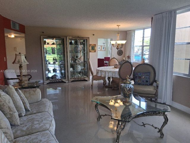 1200 St Charles Place L19, Pembroke Pines, FL 33026