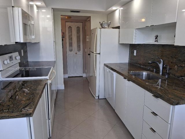 1200 St Charles Place L19, Pembroke Pines, FL 33026