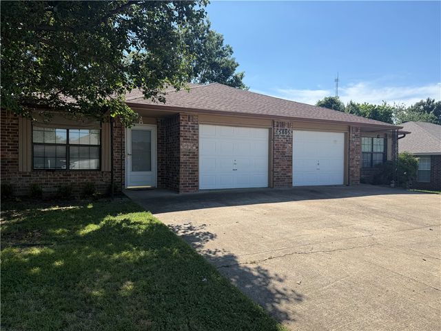 5805 Samantha Street, Fayetteville, AR 72704