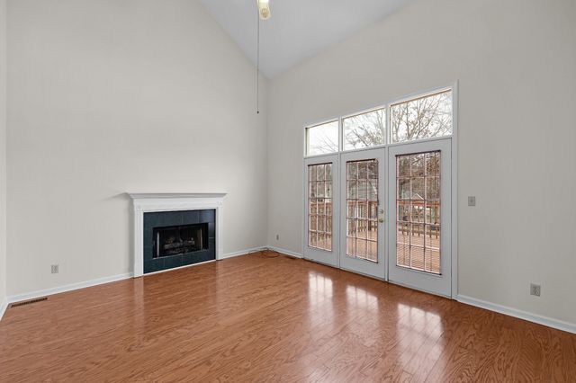 62 River Chase Dr, Jackson, TN 38305