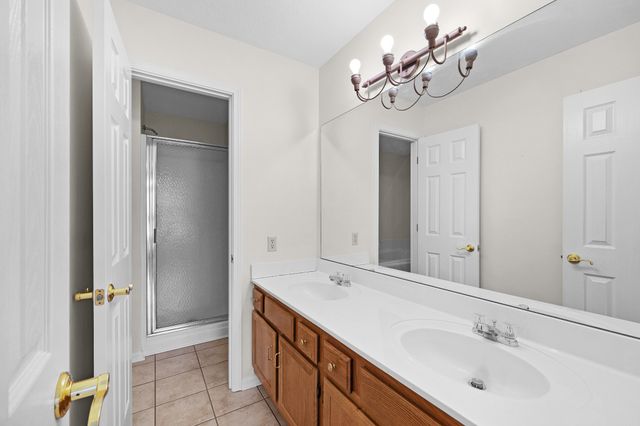 62 River Chase Dr, Jackson, TN 38305