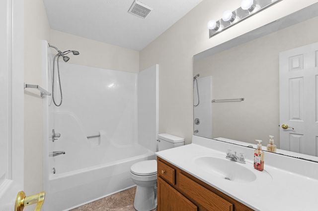 62 River Chase Dr, Jackson, TN 38305