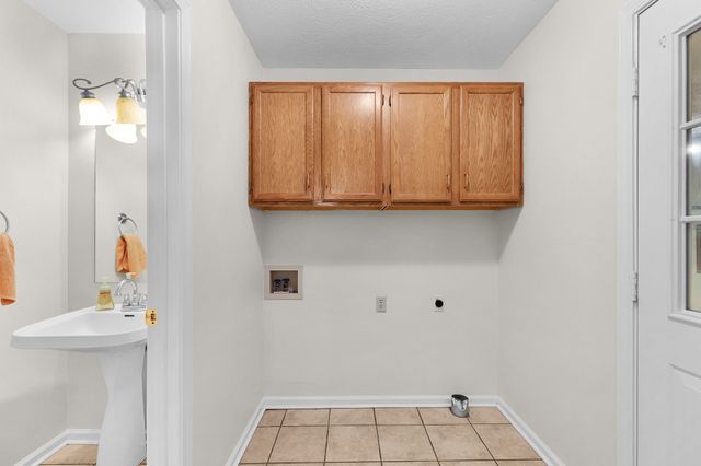 62 River Chase Dr, Jackson, TN 38305